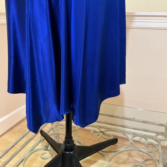 Marilyn Monroe cobalt blue halter dress. - Picture 5 of 8